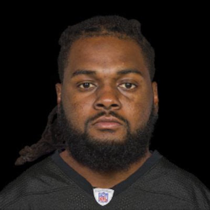 Armon Watts contract, salary and net worth explored