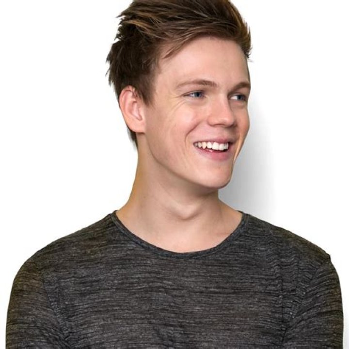 Caspar Lee Biography