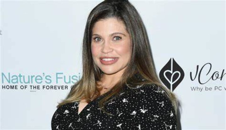 Danielle Fishel Bra Size, Age, Weight, Height, Measurements