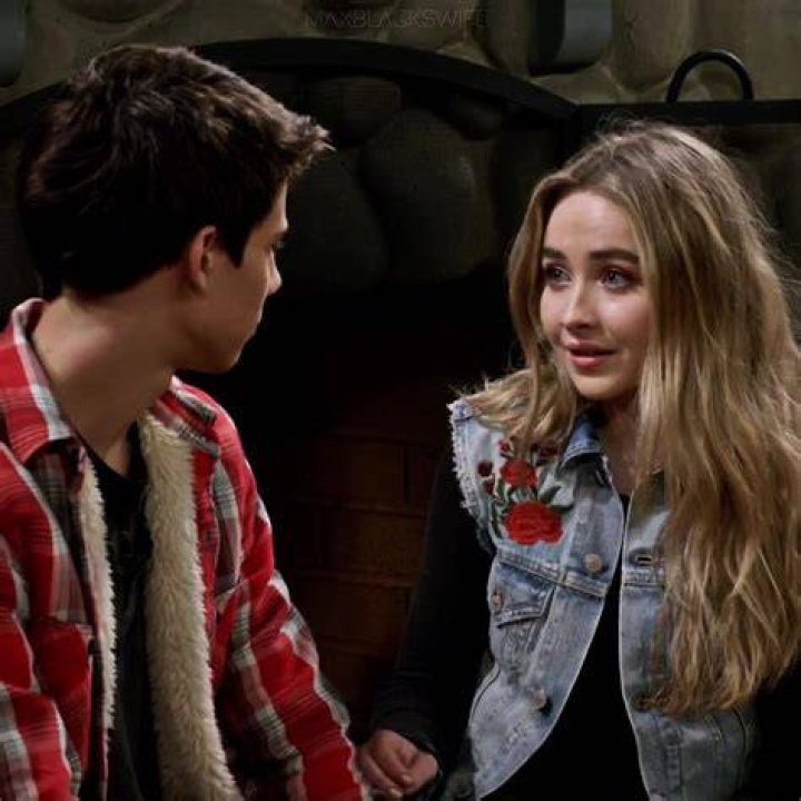 Does Josh ever kiss Maya? – Celebrity
