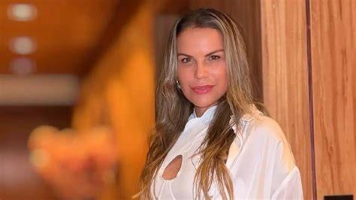 Katia Aveiro Biography