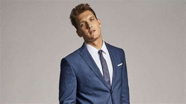 Scott Michael Foster Net Worth
